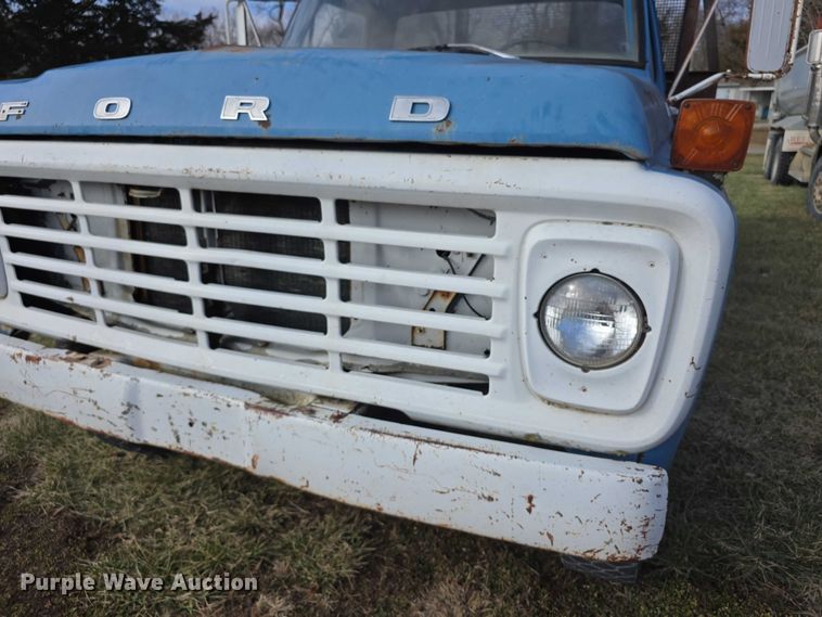 image for item FI0759 1978 Ford F600 dump flatbed truck