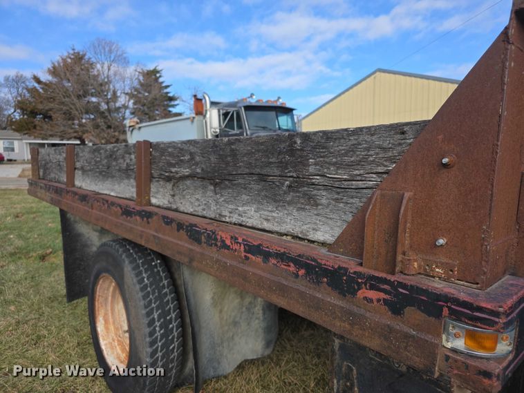 image for item FI0759 1978 Ford F600 dump flatbed truck