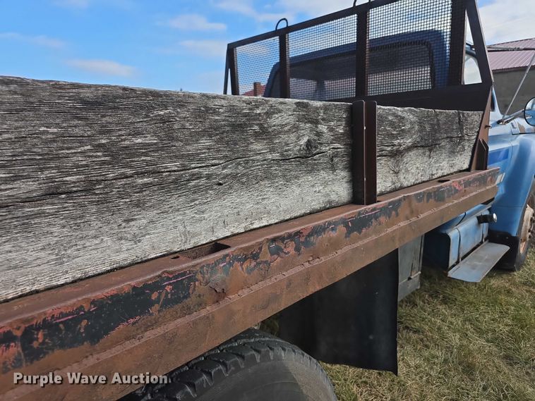 image for item FI0759 1978 Ford F600 dump flatbed truck