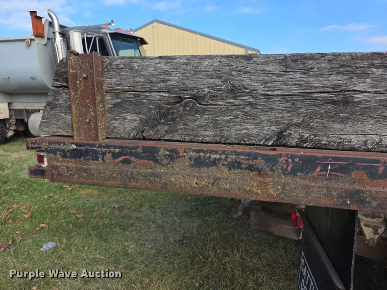 image for item FI0759 1978 Ford F600 dump flatbed truck