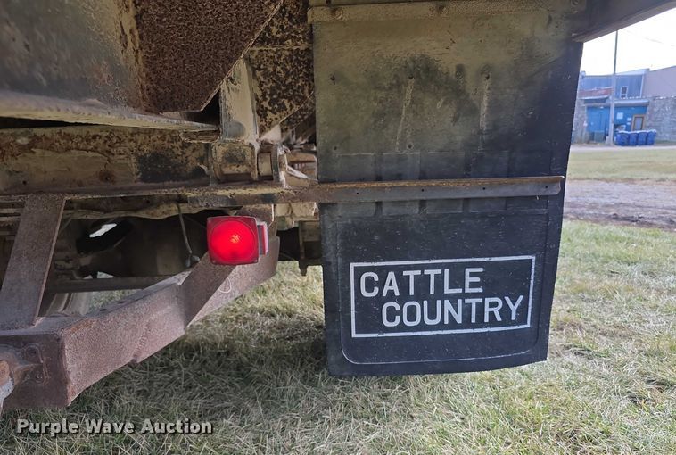 image for item FI0759 1978 Ford F600 dump flatbed truck