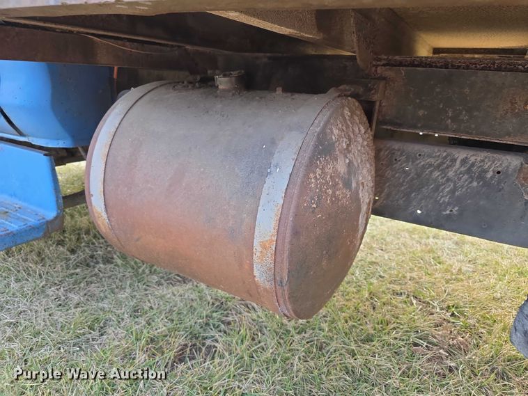 image for item FI0759 1978 Ford F600 dump flatbed truck