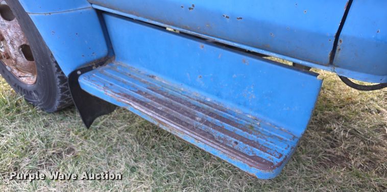 image for item FI0759 1978 Ford F600 dump flatbed truck