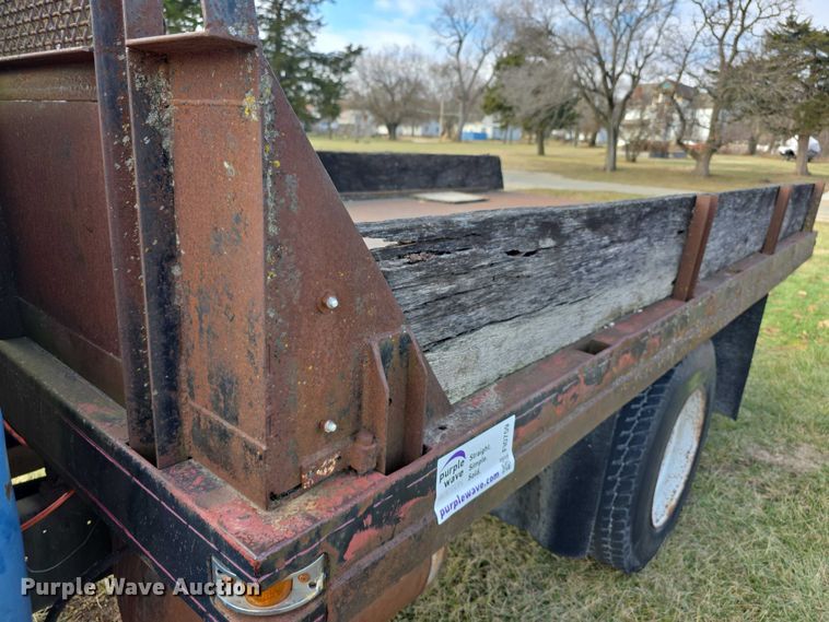 image for item FI0759 1978 Ford F600 dump flatbed truck