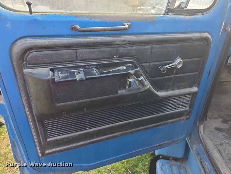 image for item FI0759 1978 Ford F600 dump flatbed truck