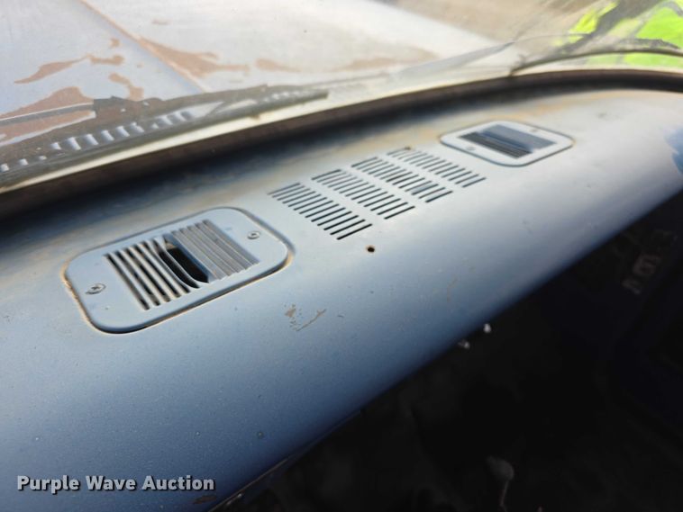 image for item FI0759 1978 Ford F600 dump flatbed truck