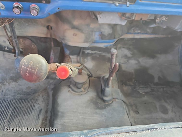 image for item FI0759 1978 Ford F600 dump flatbed truck