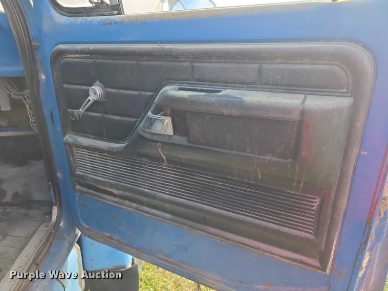 image for item FI0759 1978 Ford F600 dump flatbed truck