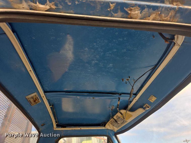 image for item FI0759 1978 Ford F600 dump flatbed truck