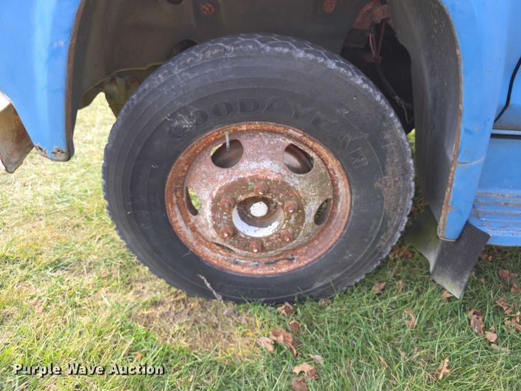 image for item FI0759 1978 Ford F600 dump flatbed truck