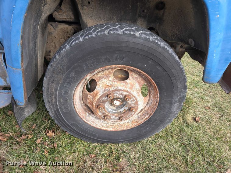 image for item FI0759 1978 Ford F600 dump flatbed truck