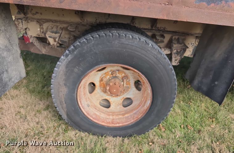 image for item FI0759 1978 Ford F600 dump flatbed truck