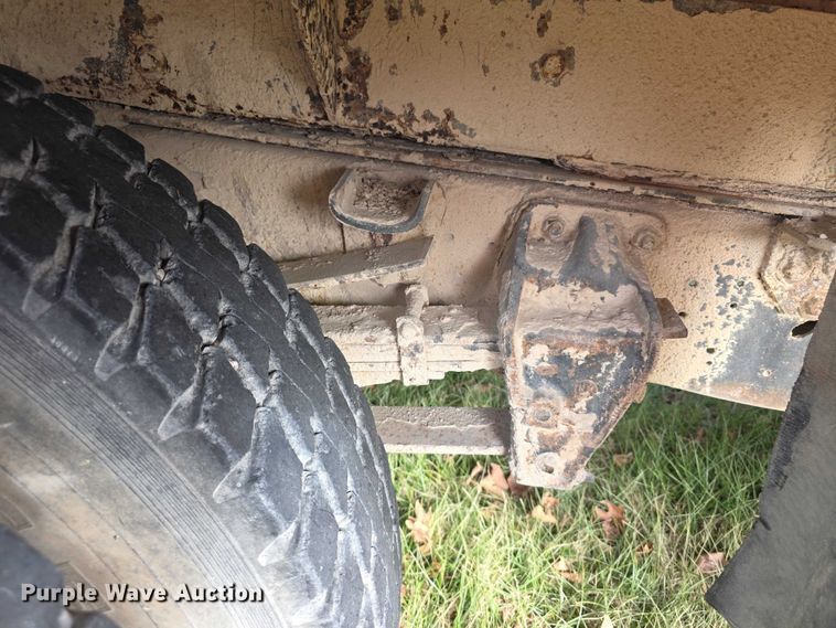 image for item FI0759 1978 Ford F600 dump flatbed truck