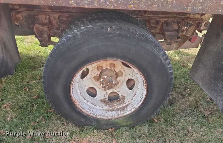 image for item FI0759 1978 Ford F600 dump flatbed truck