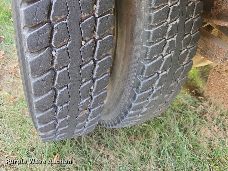 image for item FI0759 1978 Ford F600 dump flatbed truck