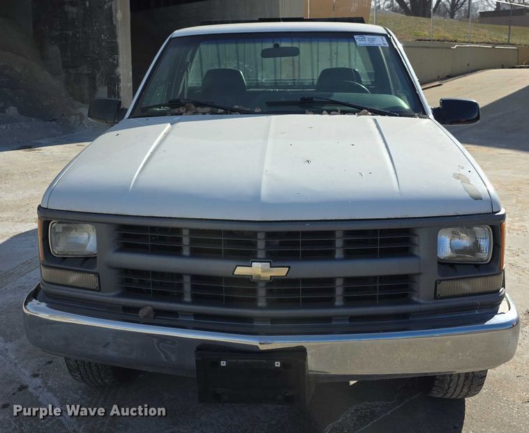 image for item FI0785 1995 Chevrolet C2500 pickup truck
