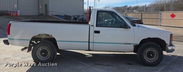 image for item FI0785 1995 Chevrolet C2500 pickup truck