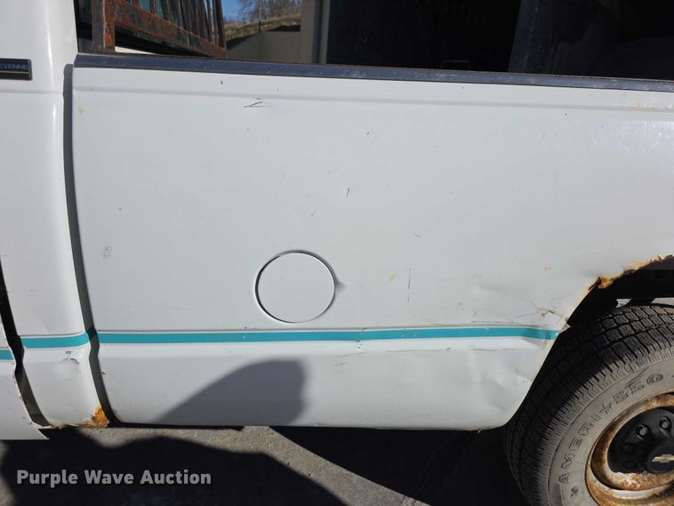 image for item FI0785 1995 Chevrolet C2500 pickup truck