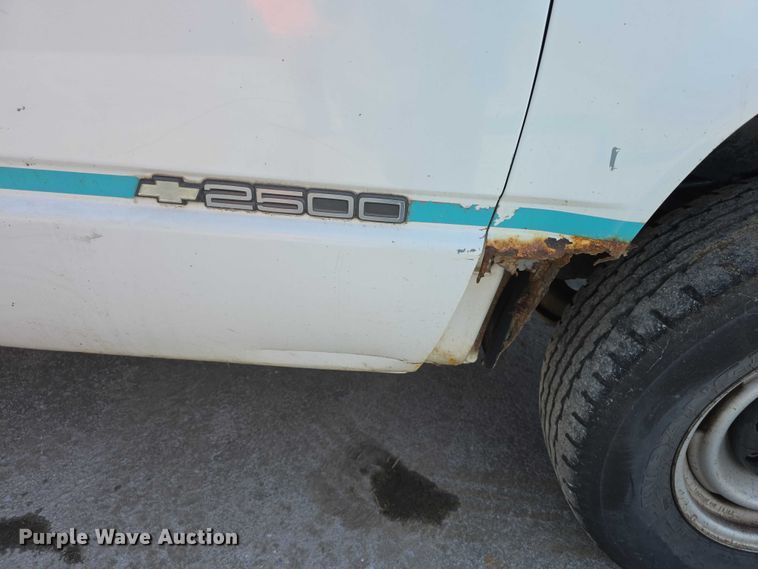 image for item FI0785 1995 Chevrolet C2500 pickup truck