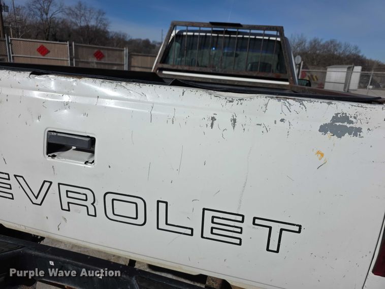 image for item FI0785 1995 Chevrolet C2500 pickup truck