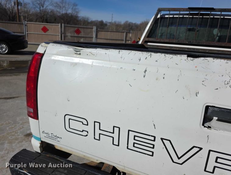 image for item FI0785 1995 Chevrolet C2500 pickup truck
