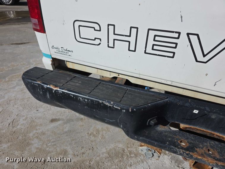 image for item FI0785 1995 Chevrolet C2500 pickup truck