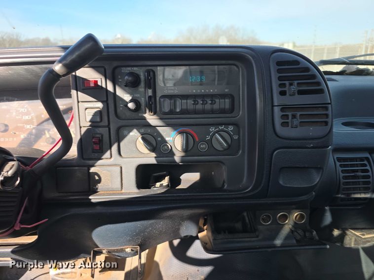 image for item FI0785 1995 Chevrolet C2500 pickup truck