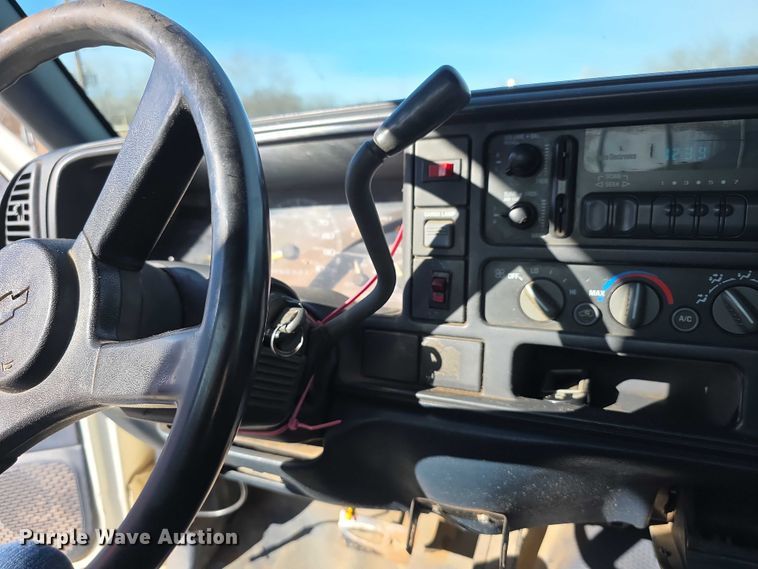 image for item FI0785 1995 Chevrolet C2500 pickup truck