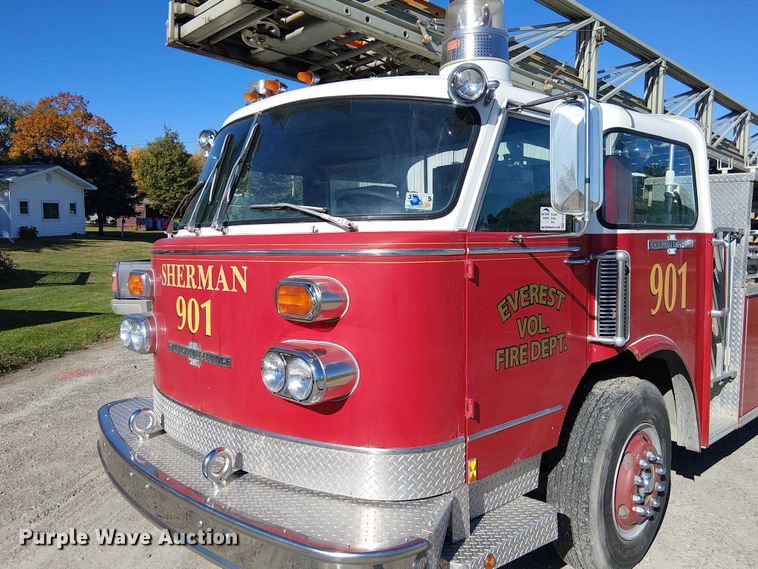 image for item FK0530 1982 American LeFrance 100' Ladder Chief ladder fire truck