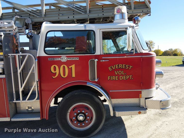 image for item FK0530 1982 American LeFrance 100' Ladder Chief ladder fire truck