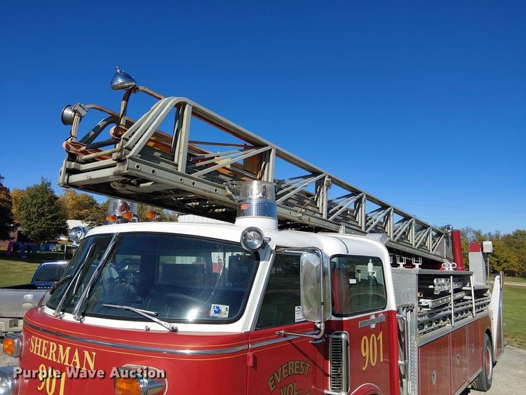 image for item FK0530 1982 American LeFrance 100' Ladder Chief ladder fire truck