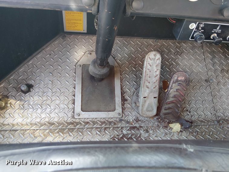 image for item FK0530 1982 American LeFrance 100' Ladder Chief ladder fire truck