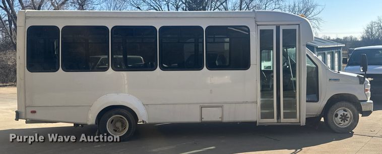 image for item FK0888 2011 Ford E450 Super Duty shuttle bus