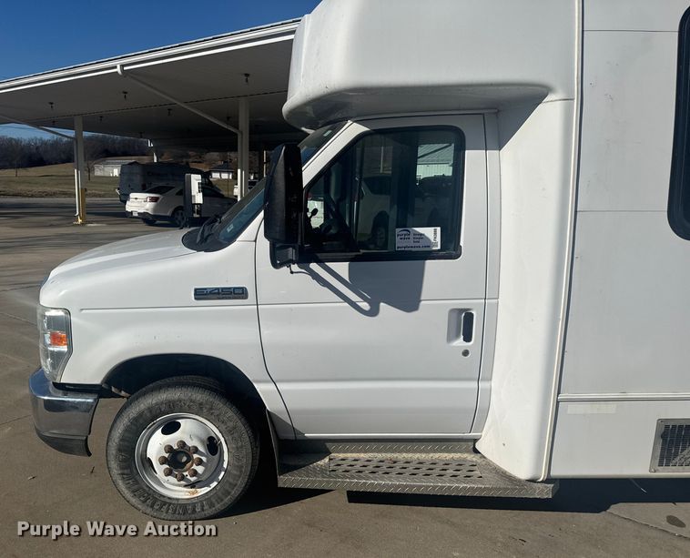 image for item FK0888 2011 Ford E450 Super Duty shuttle bus