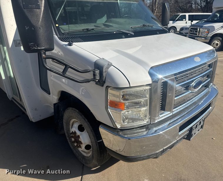 image for item FK0888 2011 Ford E450 Super Duty shuttle bus