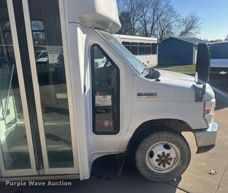 image for item FK0888 2011 Ford E450 Super Duty shuttle bus