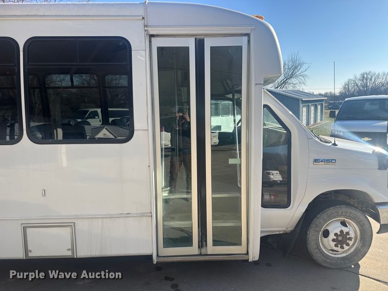 image for item FK0888 2011 Ford E450 Super Duty shuttle bus