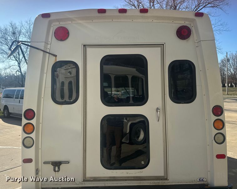 image for item FK0888 2011 Ford E450 Super Duty shuttle bus