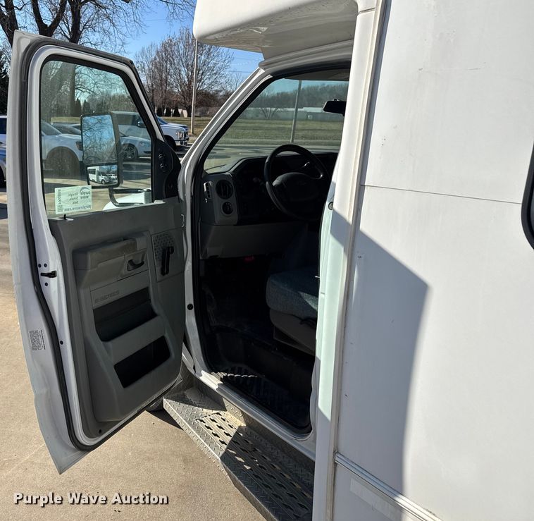image for item FK0888 2011 Ford E450 Super Duty shuttle bus