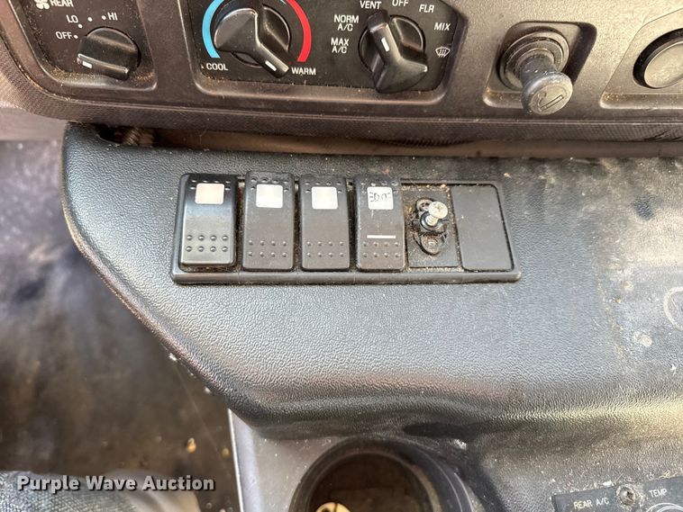 image for item FK0888 2011 Ford E450 Super Duty shuttle bus