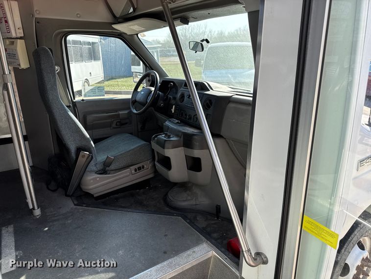 image for item FK0888 2011 Ford E450 Super Duty shuttle bus