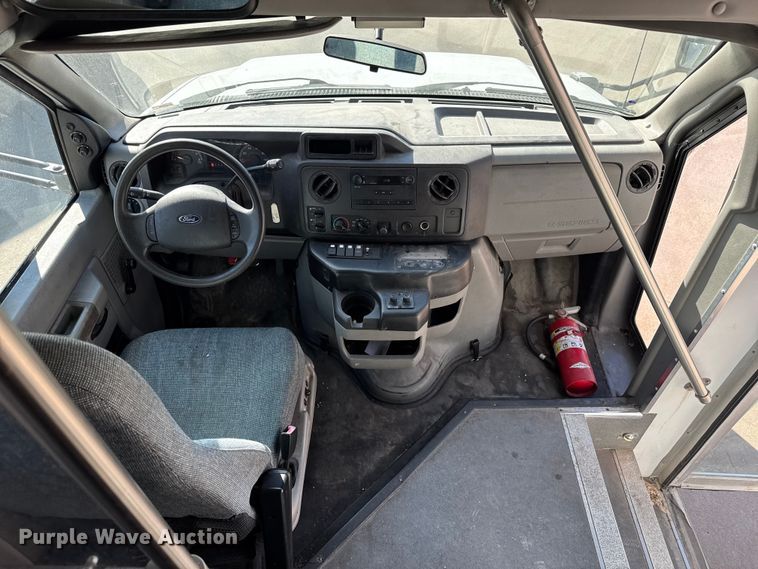 image for item FK0888 2011 Ford E450 Super Duty shuttle bus