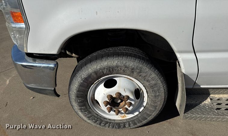 image for item FK0888 2011 Ford E450 Super Duty shuttle bus