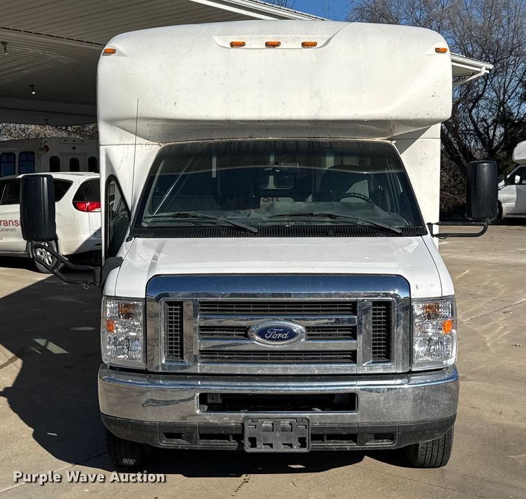 image for item FK0889 2018 Ford E450 Super Duty shuttle bus