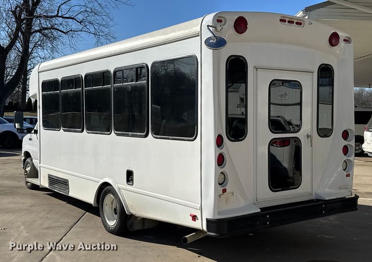 image for item FK0889 2018 Ford E450 Super Duty shuttle bus