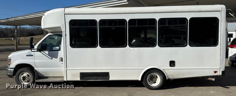 image for item FK0889 2018 Ford E450 Super Duty shuttle bus