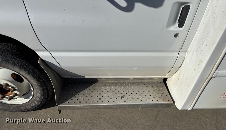 image for item FK0889 2018 Ford E450 Super Duty shuttle bus