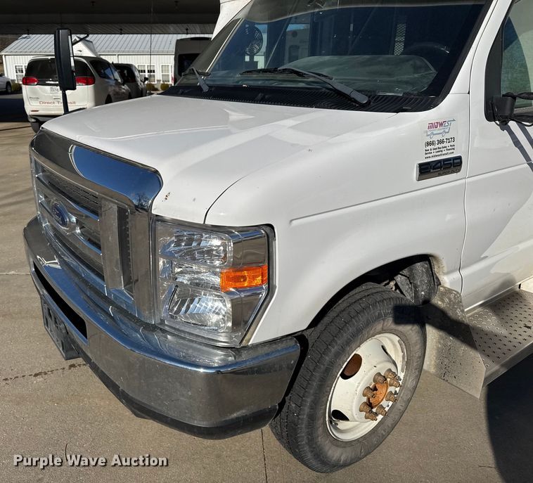 image for item FK0889 2018 Ford E450 Super Duty shuttle bus