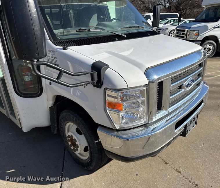 image for item FK0889 2018 Ford E450 Super Duty shuttle bus