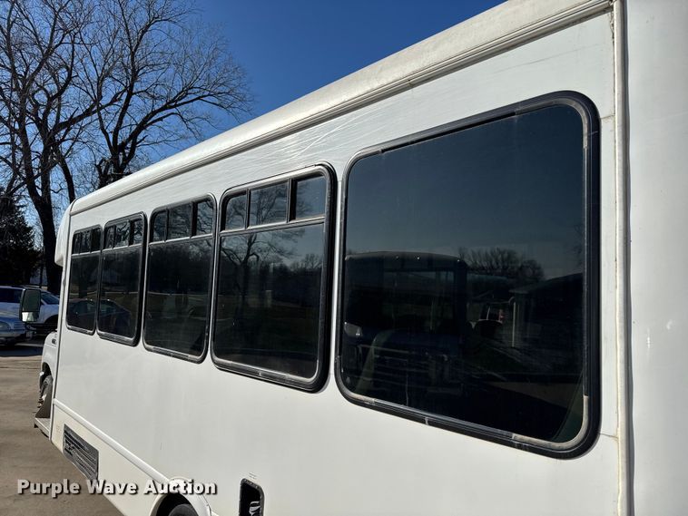 image for item FK0889 2018 Ford E450 Super Duty shuttle bus